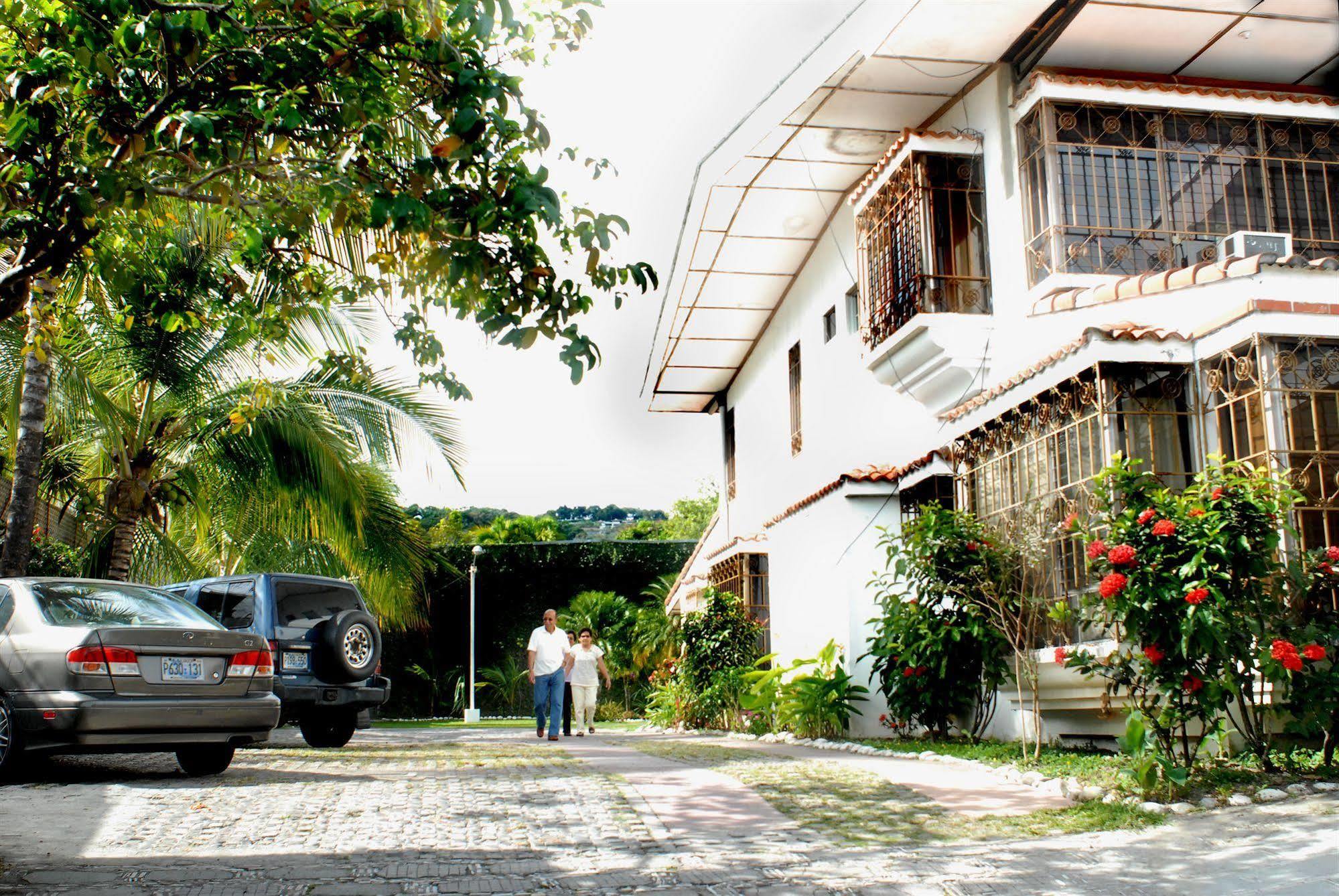 Hotel Santa Elena Antiguo Cuscatlán Kültér fotó