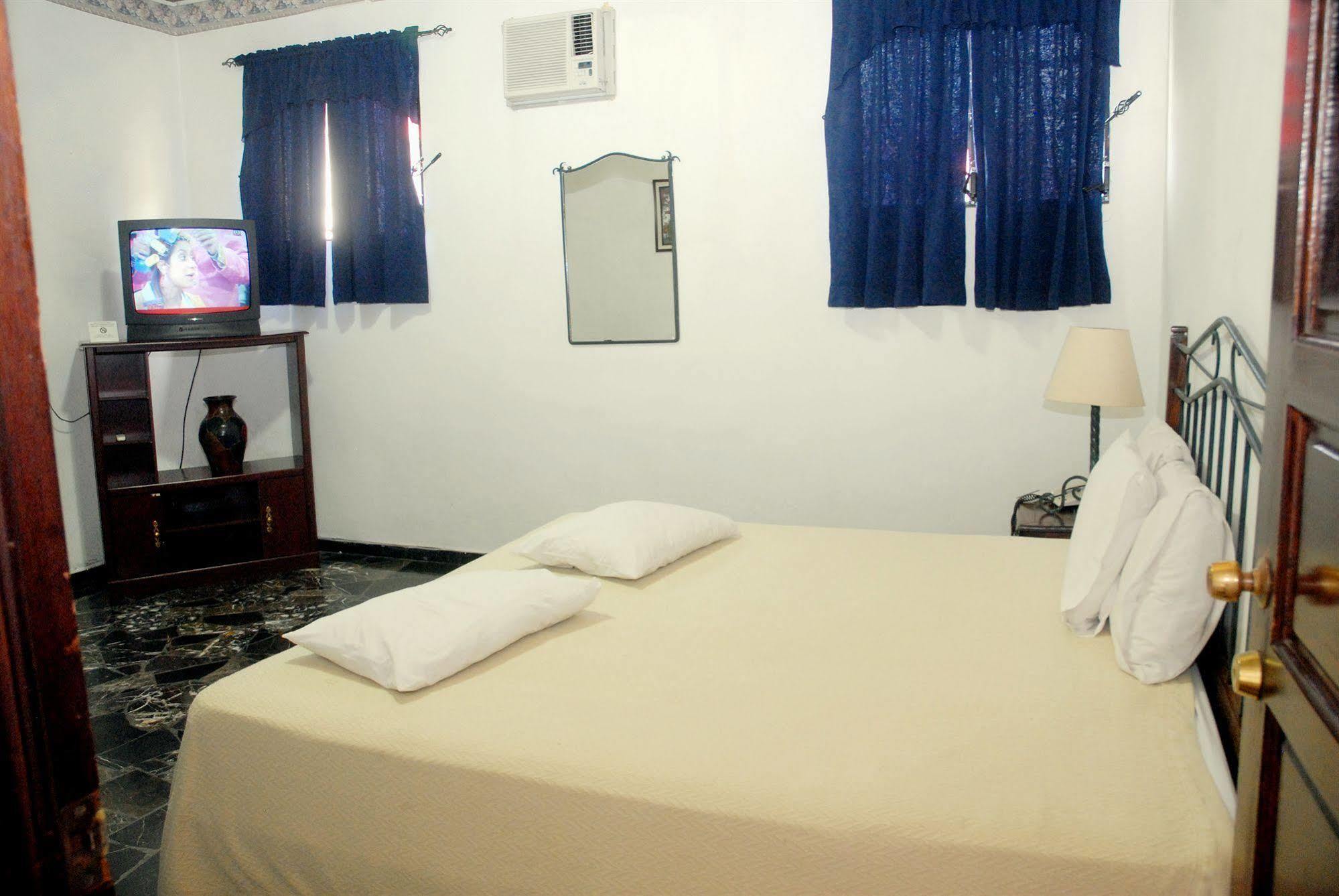 Hotel Santa Elena Antiguo Cuscatlán Kültér fotó